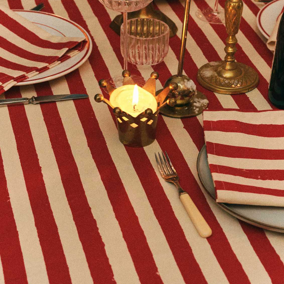 The Art of Mixing Patterns: How to Layer Table Linen Without It Looking Busy